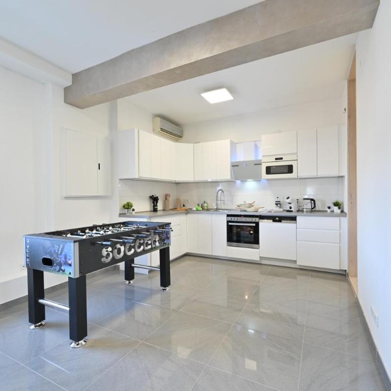 Yello Homes - Luxus Loft für bis zu 7 Personen nähe Airport & Messe, Tischfußball & Whirlpool - Appartamento con 2 Camere da Letto - 3