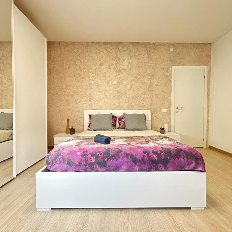 Modern Suite 10 min to Venice & Private Parking - One-Bedroom Apartment - 5