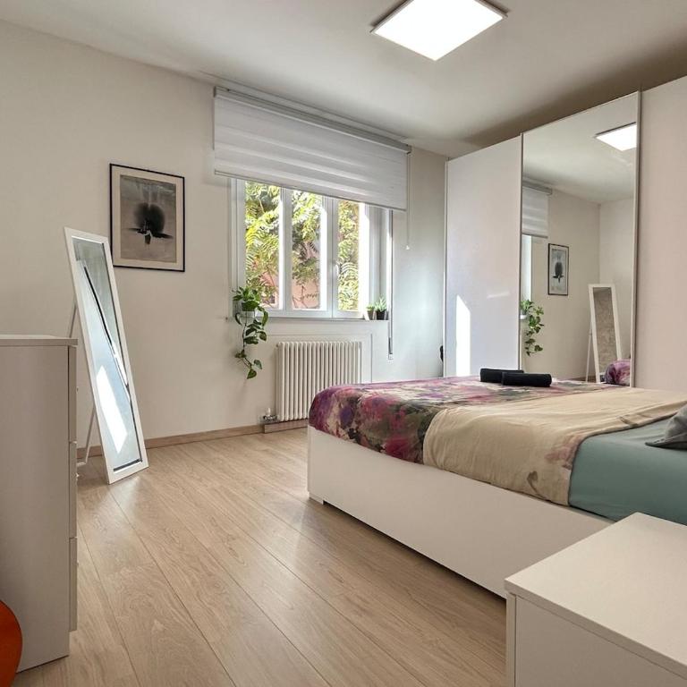 Modern Suite 10 min to Venice & Private Parking - One-Bedroom Apartment - 6