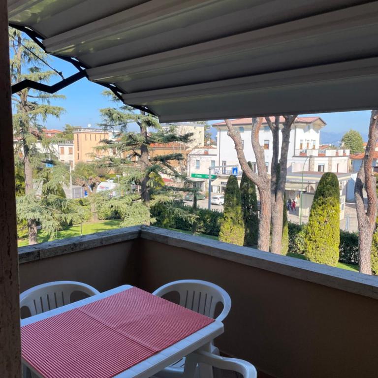 Nico's Apartment - Two-Bedroom Apartment with View - 8