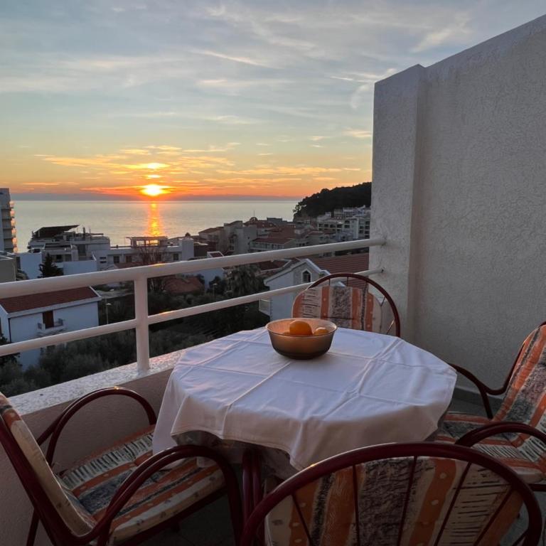 Sea view - One-Bedroom Apartment with Balcony and Sea View - 3