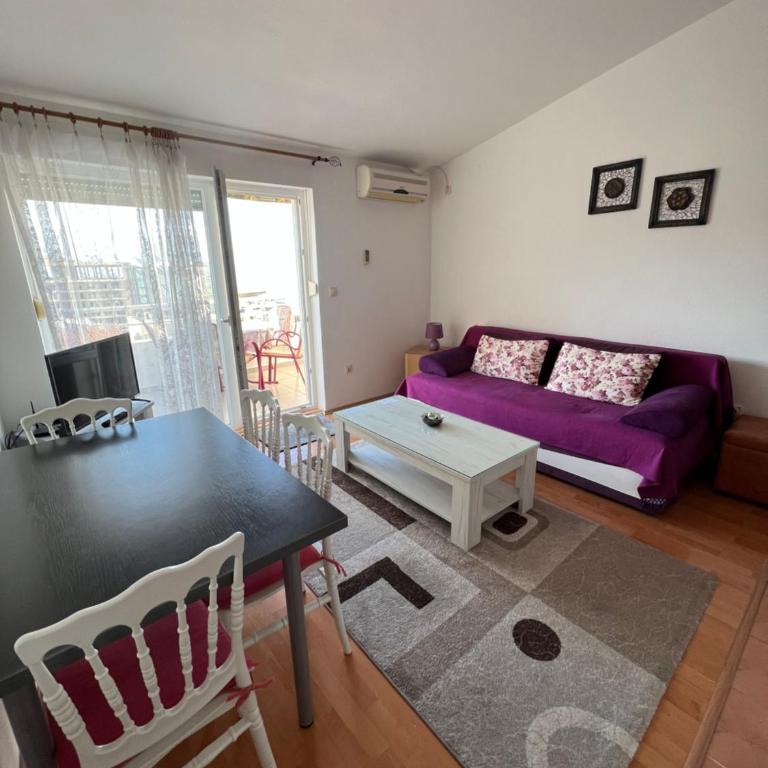 Sea view - One-Bedroom Apartment with Balcony and Sea View - 4