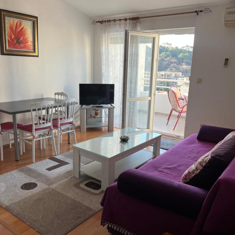 Sea view - One-Bedroom Apartment with Balcony and Sea View - 5