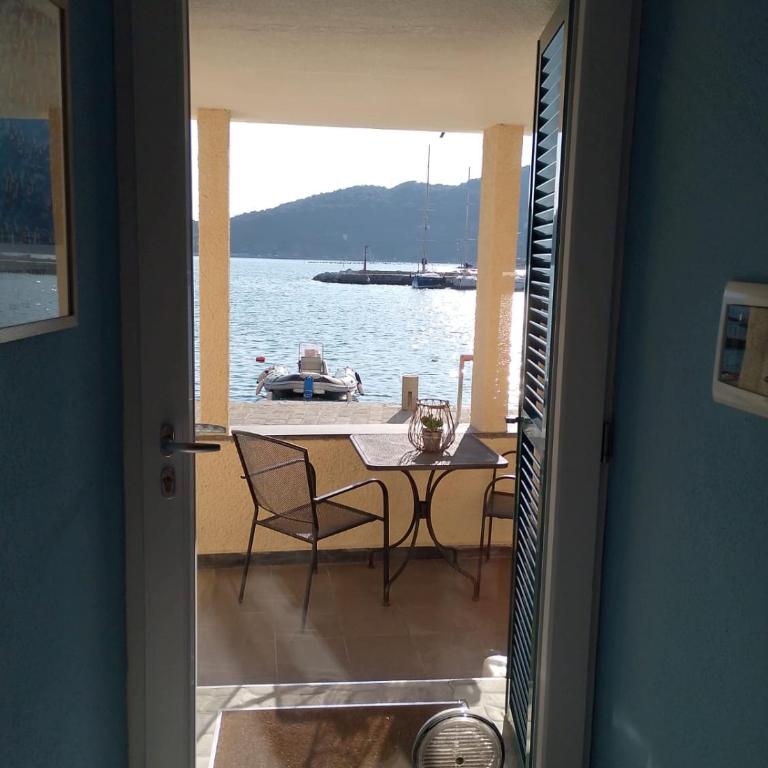 La Calata - Camera Matrimoniale o Doppia con Letti Singoli con Vista Mare e Balcone - 6