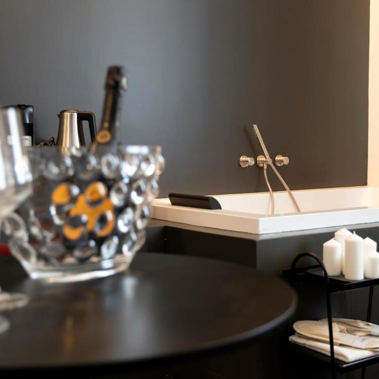 Adaram Suites - Suite Queen con Vasca Idromassaggio - 7
