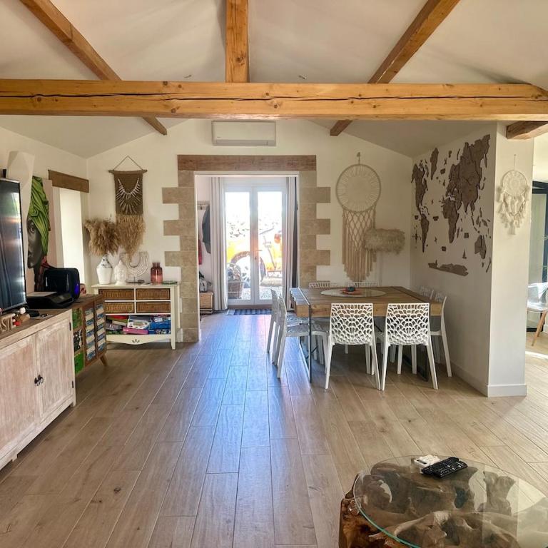 Idéal pour vos vacances Villa avec piscine et jacuzzi à 15 min de la plage - Maison 2 Chambres - 3