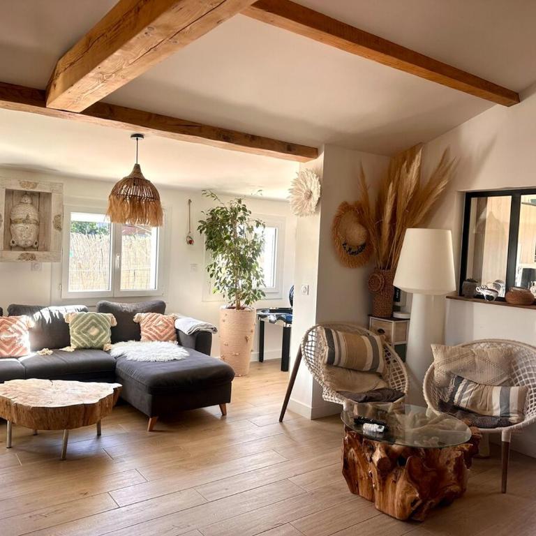 Idéal pour vos vacances Villa avec piscine et jacuzzi à 15 min de la plage - Maison 2 Chambres - 12
