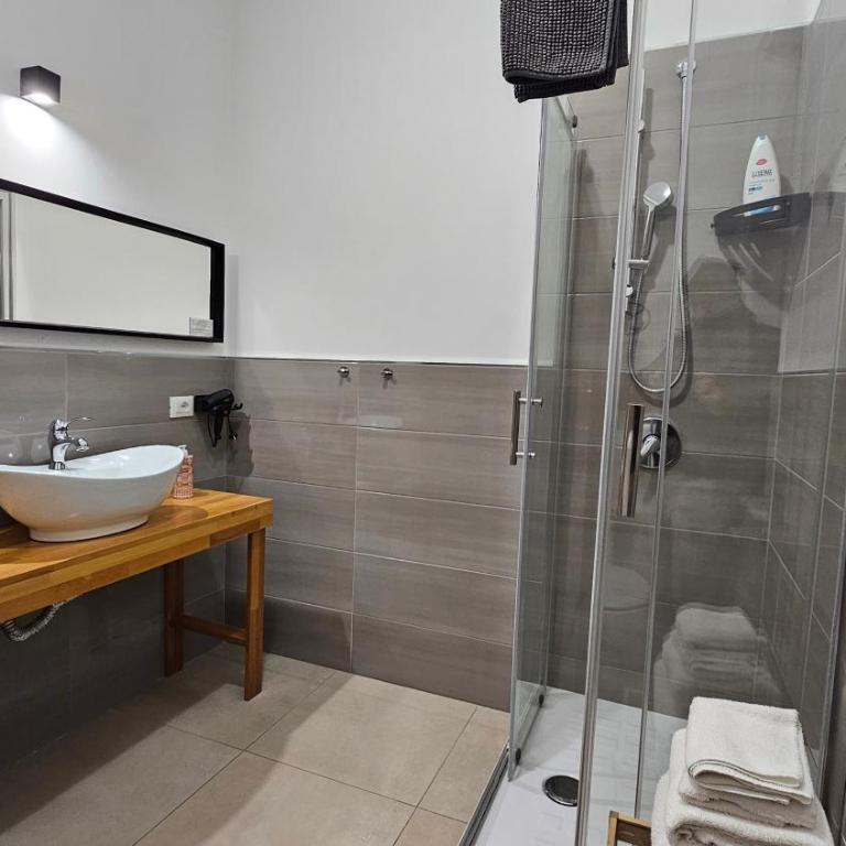 Palermo Belmonte Florio - Camera Matrimoniale con Bagno Privato - 14