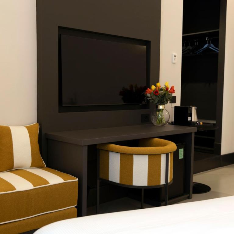 Adaram Suites - Camera King Deluxe - 8