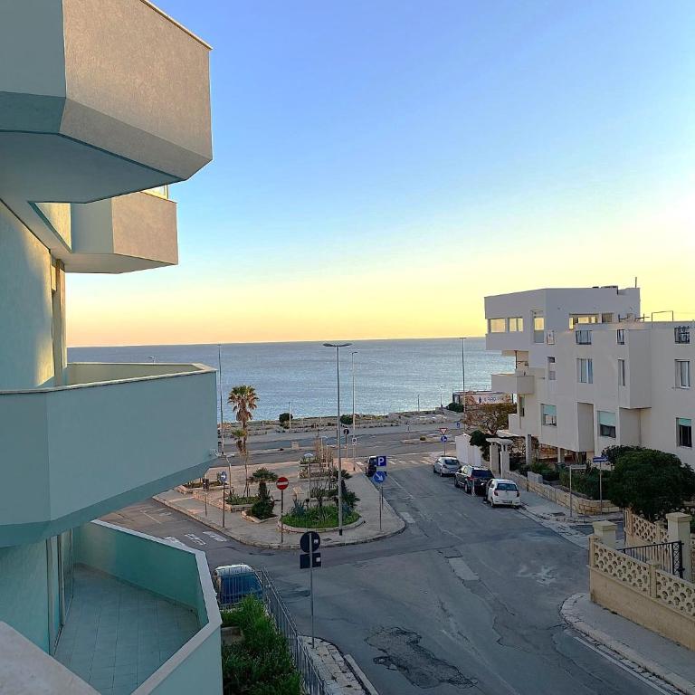 B&B Delfis II - Camera Matrimoniale con Balcone e Vista Mare - 18