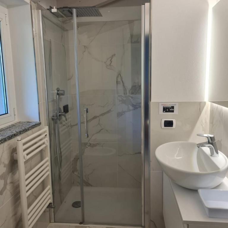 Riva del Lario Home Colico - Appartamento con 2 Camere da Letto e Terrazza - 7