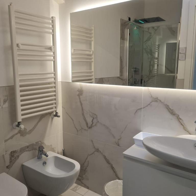 Riva del Lario Home Colico - Appartamento con 2 Camere da Letto e Terrazza - 8