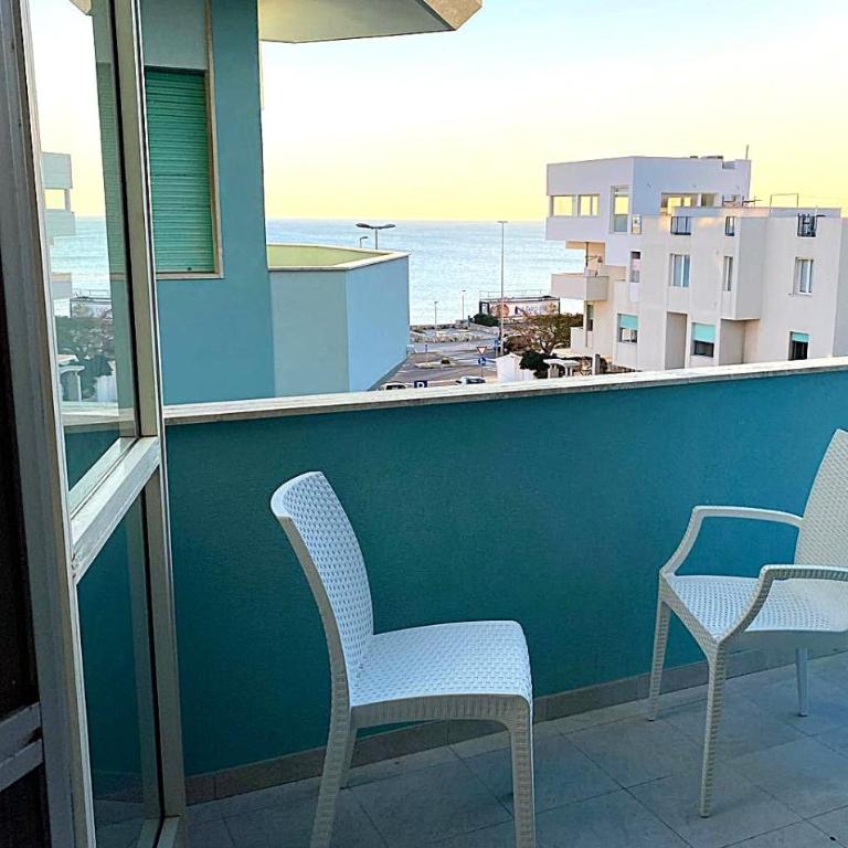 B&B Delfis II - Camera Matrimoniale con Balcone e Vista Mare - 20