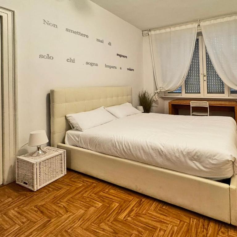Duomo Amazing Downtown Como Centre - Appartamento con 2 Camere da Letto e Balcone - 5