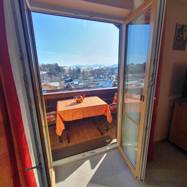Haus Hindelang - 2 FeWos mit Zugspitzblick, inkl Königscard, gratis Parken & WLAN, Self Check-In, 5 Minuten ins Zentrum - Apartment mit Aussicht und Balkon - 33