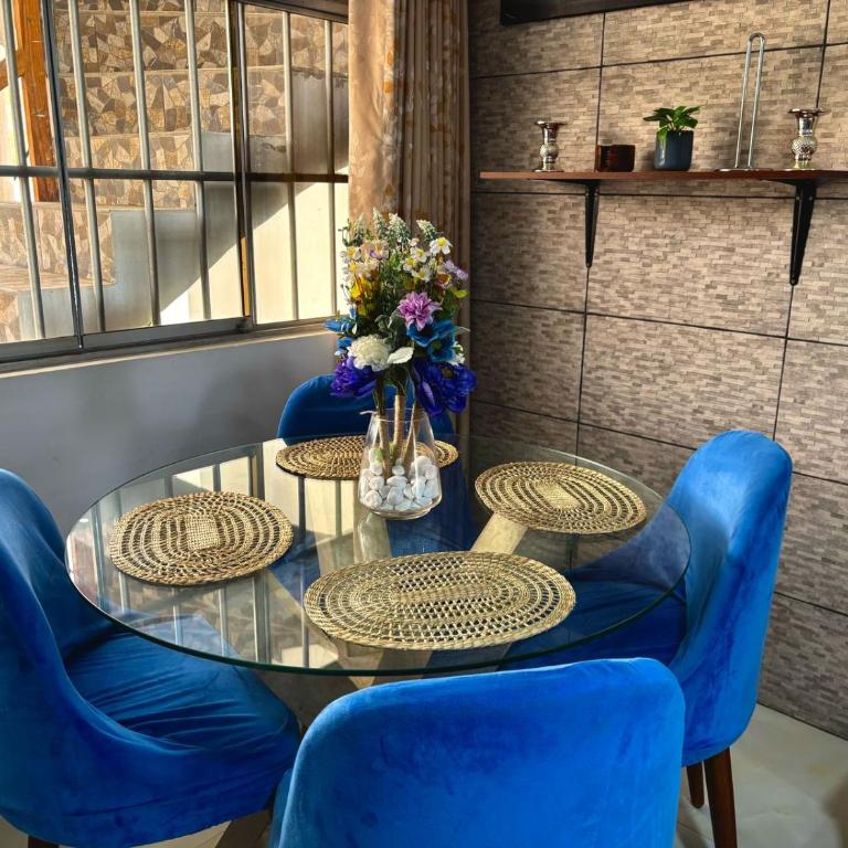 Comfortable House - Three-Bedroom House - 38