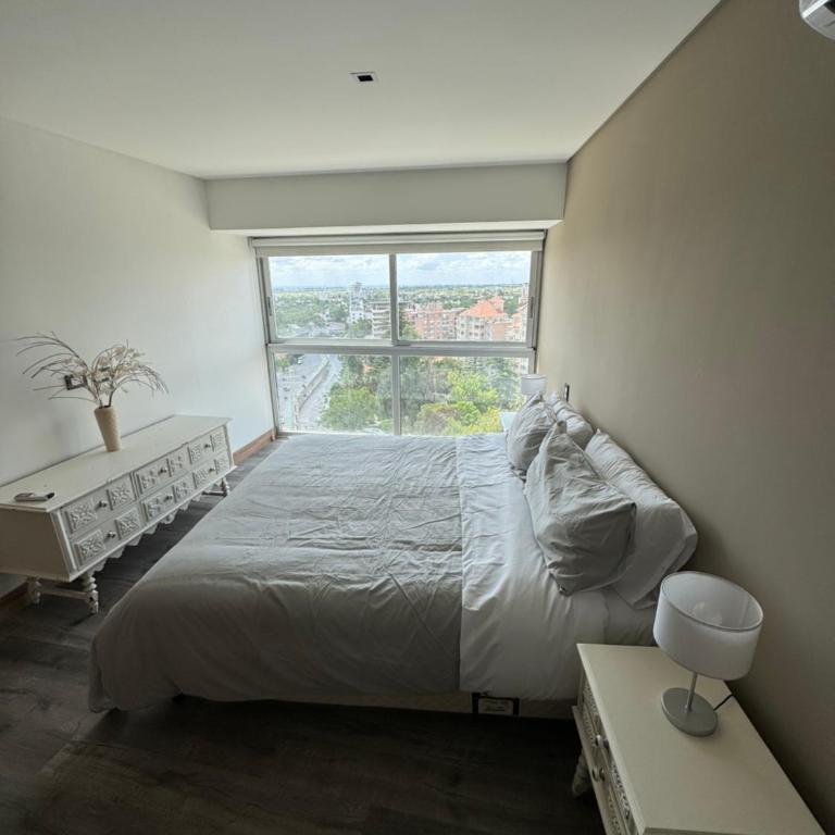 exclusivo departamento en Torre Leloir, Seguridad 24 HS cochera privada - Apartamento de 1 dormitorio - 9