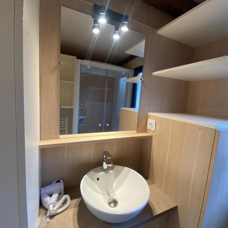 Camping Le Solitaire du Lac - Chalet 2 Chambres - 3