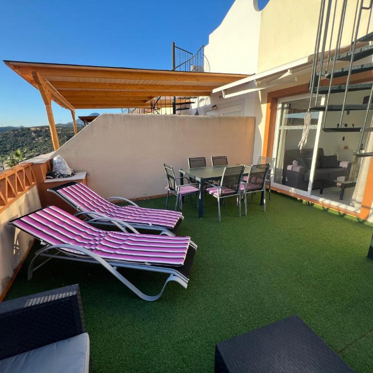 ESTEPONA - WEST CASARES PENTHOUSE 2 slpk PANORAMISCH ZEE EN BERGZICHT - Apartamento de 2 dormitorios con balcón y vistas al mar - 3