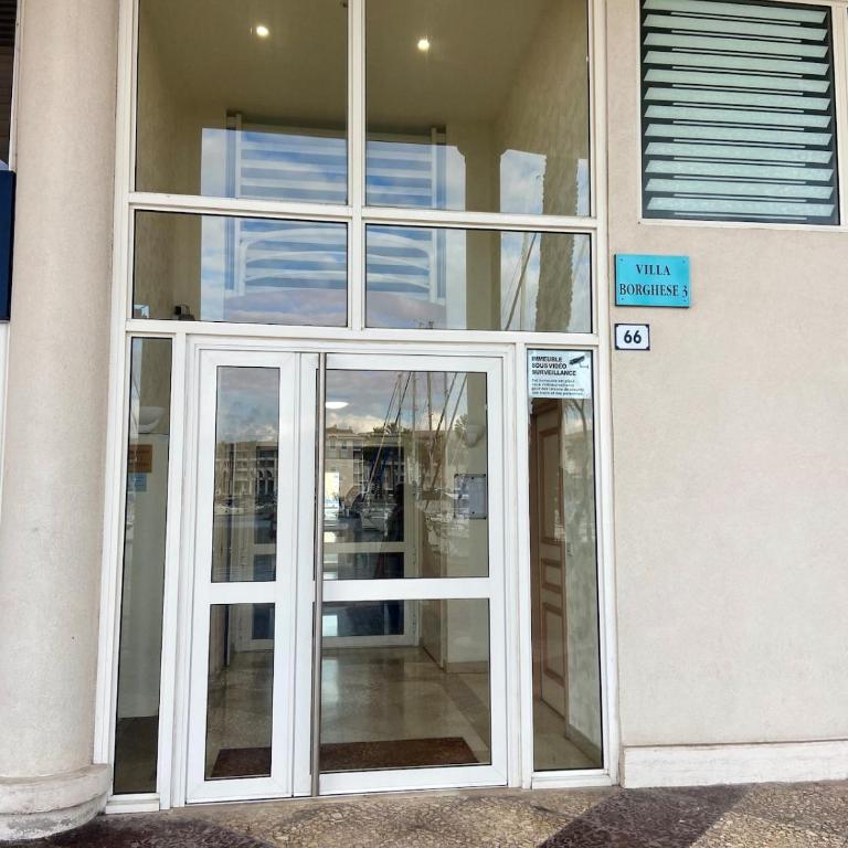 Super Comfy Port Fréjus Piscine 2 chambres 6 personnes - Apartment mit 2 Schlafzimmern und Terrasse - 6