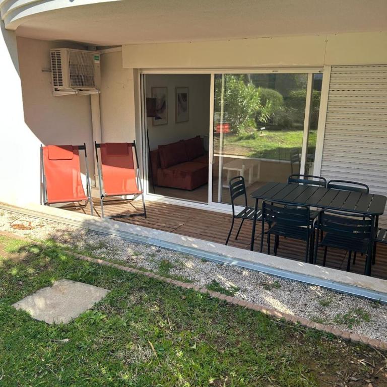 Super Comfy Port Fréjus Piscine 2 chambres 6 personnes - Apartment mit 2 Schlafzimmern und Terrasse - 9
