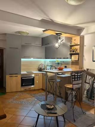 Romantic Escape - Stunning Rooftop Views - Old Town - One-Bedroom Apartment - 12