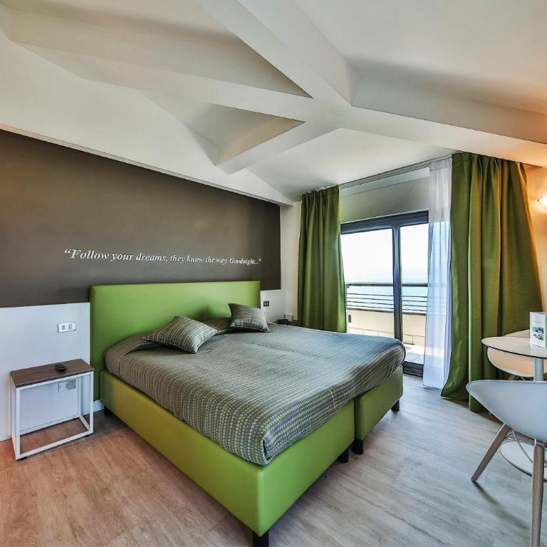 Hotel Ideal - Camera Superior Matrimoniale/Doppia con Letti Singoli con Balcone con Vista Lago - 3