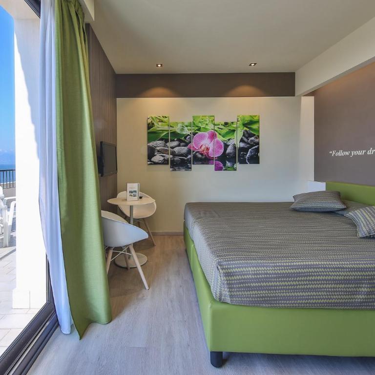 Hotel Ideal - Camera Superior Matrimoniale/Doppia con Letti Singoli con Balcone con Vista Lago - 11