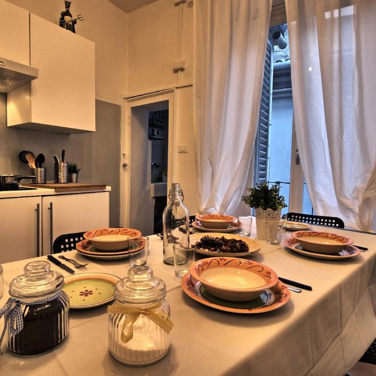 Duomo Amazing Downtown Como Centre - Appartamento con 2 Camere da Letto e Balcone - 19