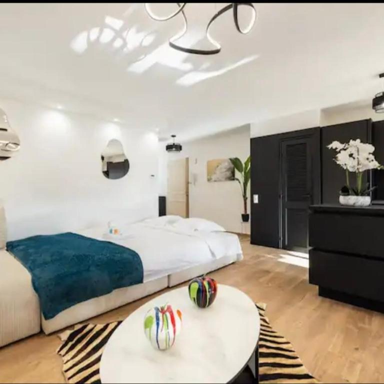 Appartement haut standing - Luxury apartment - Cannes- Croisette- Centre ville- Vue Tennis -Vue Piscine -Parking privé - Terrasse- Plage - Apartment mit Poolblick - 8