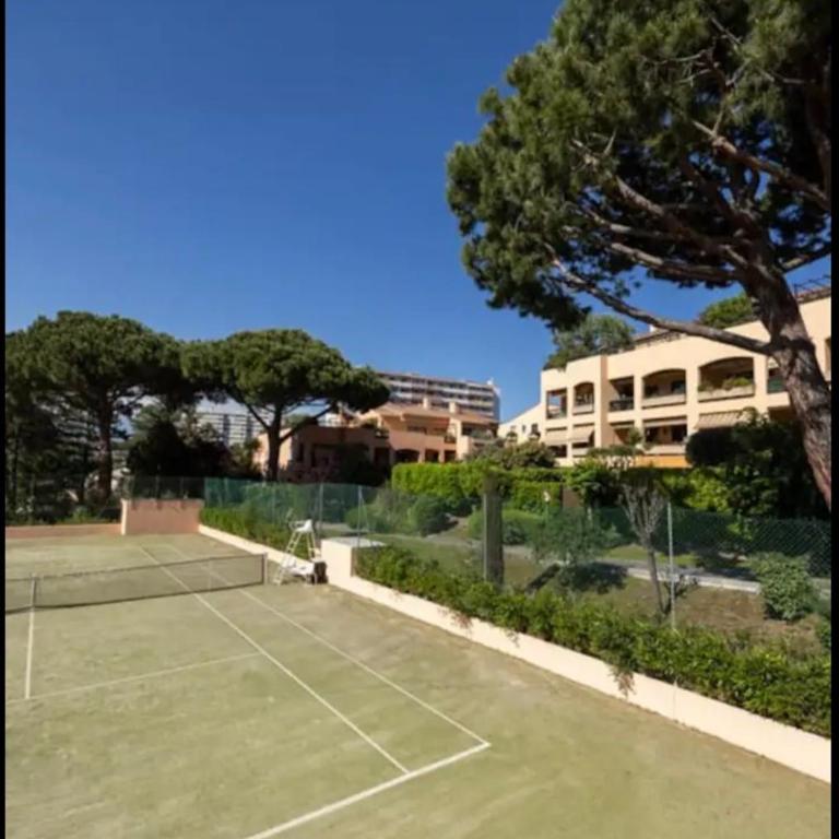Appartement haut standing - Luxury apartment - Cannes- Croisette- Centre ville- Vue Tennis -Vue Piscine -Parking privé - Terrasse- Plage - Apartment mit Poolblick - 9