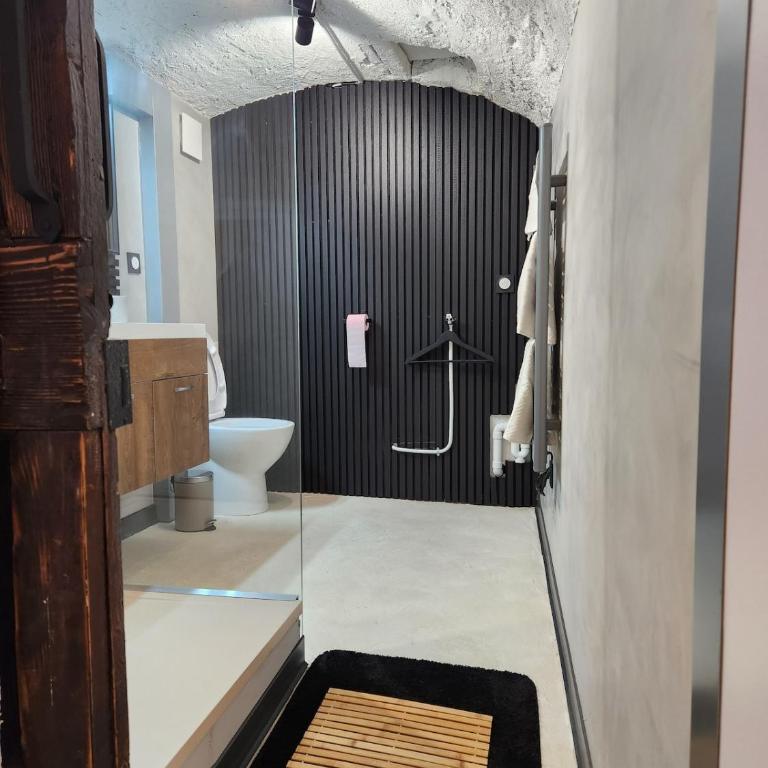 Loveroom Romantique avec Spa et Secret Room - A proximité des Lacs - La Mure - Appartement 1 Chambre - 33