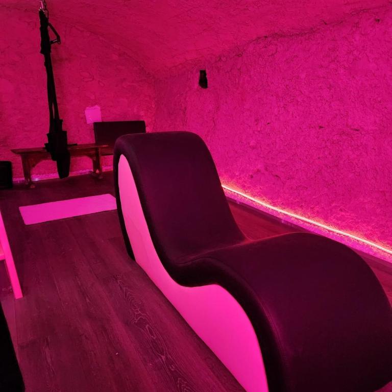 Loveroom Romantique avec Spa et Secret Room - A proximité des Lacs - La Mure - Appartement 1 Chambre - 18