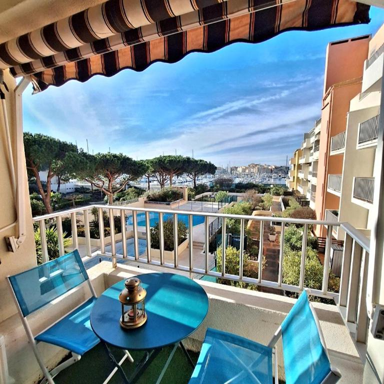 Superbe appartement climatisé, résidence avec piscine, proche des commerces et du port - Appartement 1 Chambre - 8