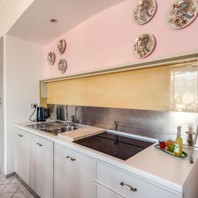 M Suites Sorrento - One-Bedroom Apartment with Shower and Sea View - 5
