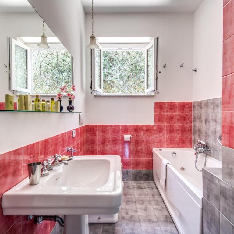 M Suites Sorrento - One-Bedroom Apartment with Shower and Sea View - 14
