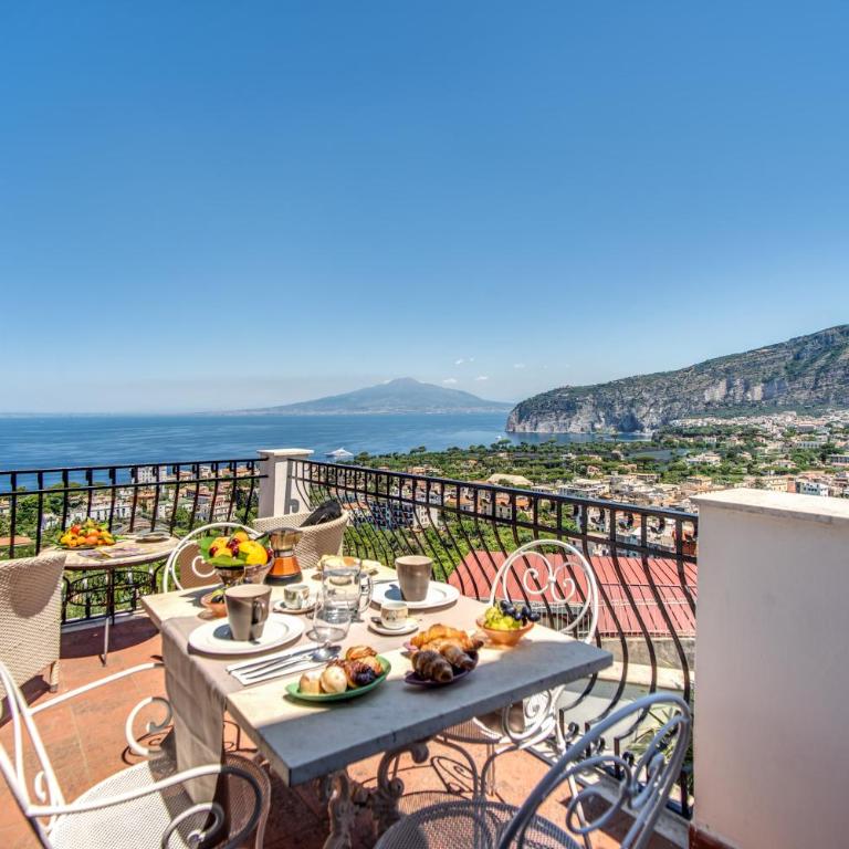 M Suites Sorrento - One-Bedroom Apartment with Shower and Sea View - 20