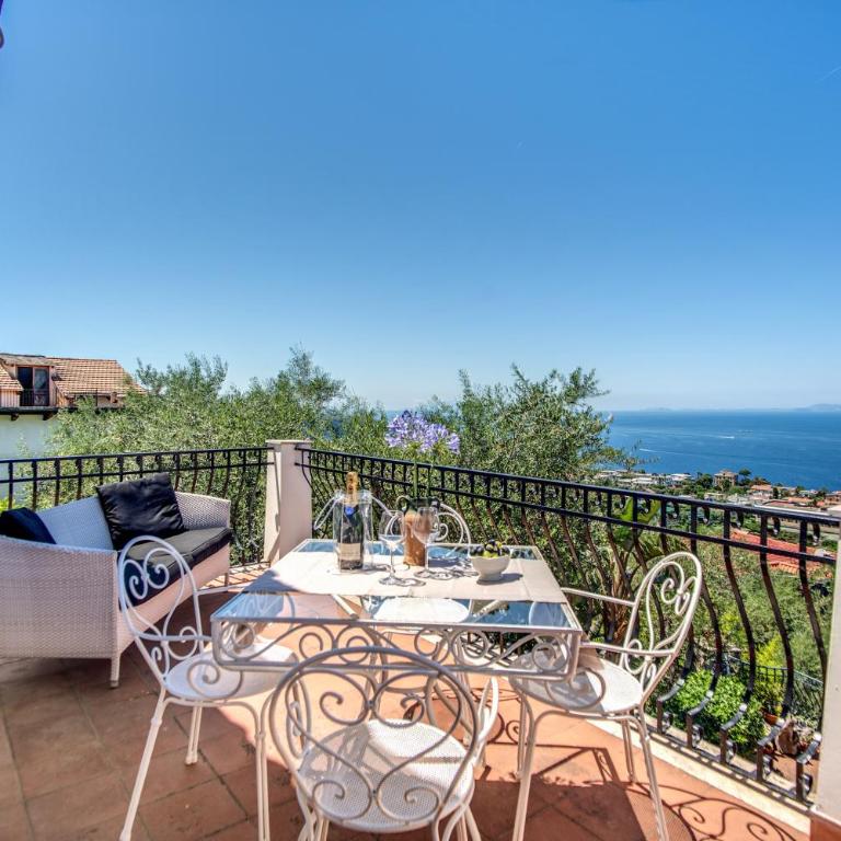 M Suites Sorrento - One-Bedroom Apartment with Bath and Sea View - 15