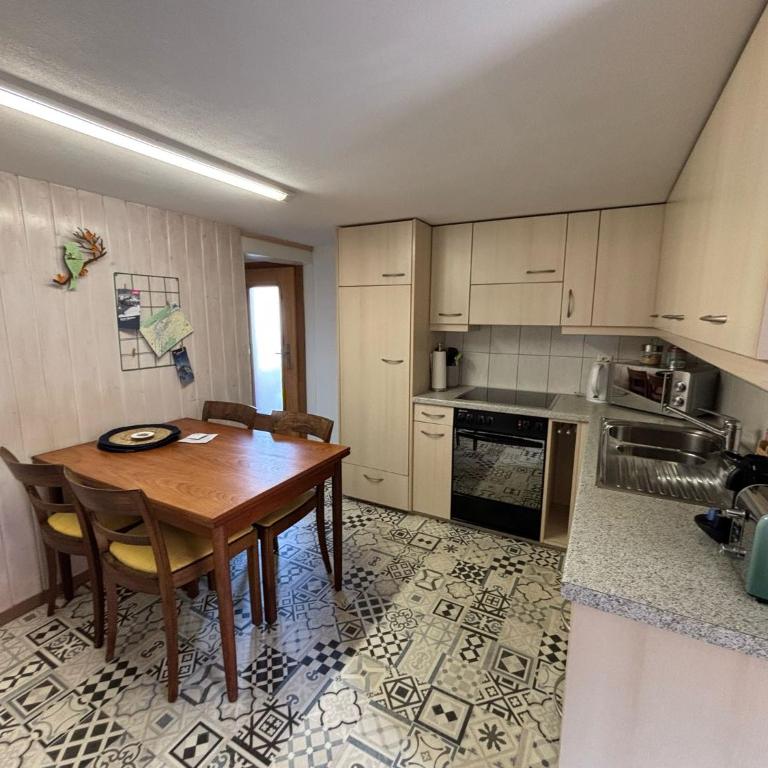 Cosy apartment in heritage protected swiss chalet - Apartment mit 2 Schlafzimmern - 15