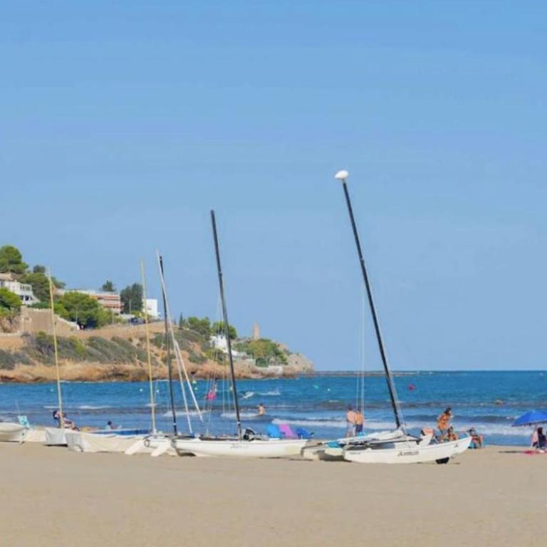 Apartamento primera línea de playa en Benicasim - Three-Bedroom Apartment - 14