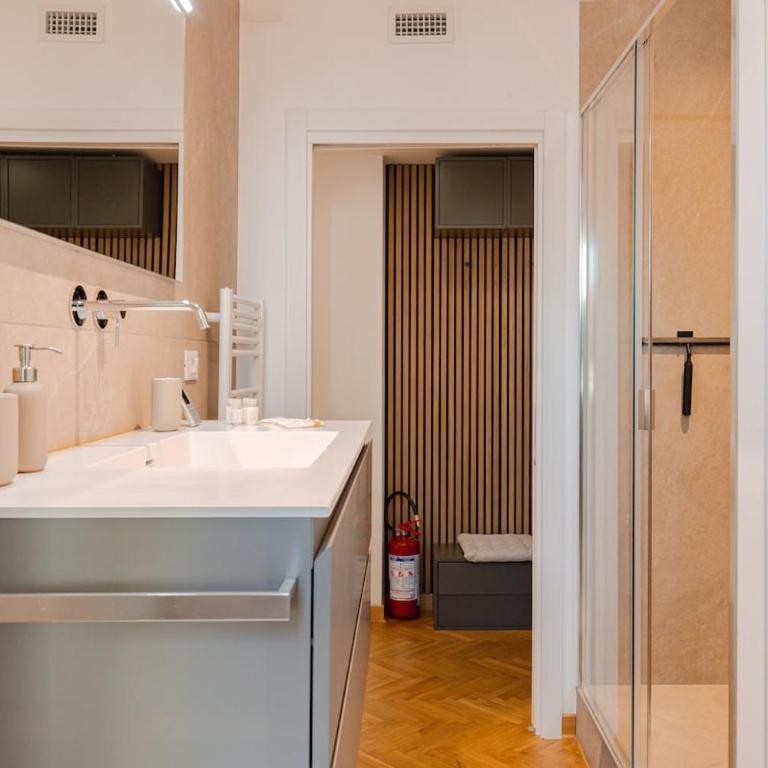 Ponterosso City Center Luxury Apartment FastFibra - Appartamento con 2 Camere da Letto - 13