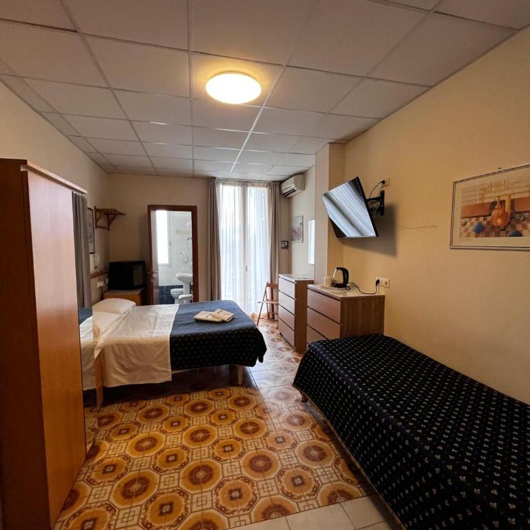 Hotel Delle Mimose - Camera Familiare con Balcone - 4