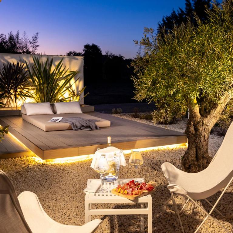 La Bastide de Damien, 5 clefs Demeure d'Exception et Table Remarquable dans le guide Teritoria, JACUZZI Privatif, Cuisine étoilée Dominique Frérard - Suite avec Jacuzzi - 1