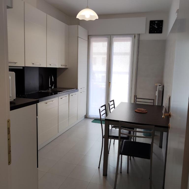 Your City Retreat - Two-Bedroom Apartment - 6
