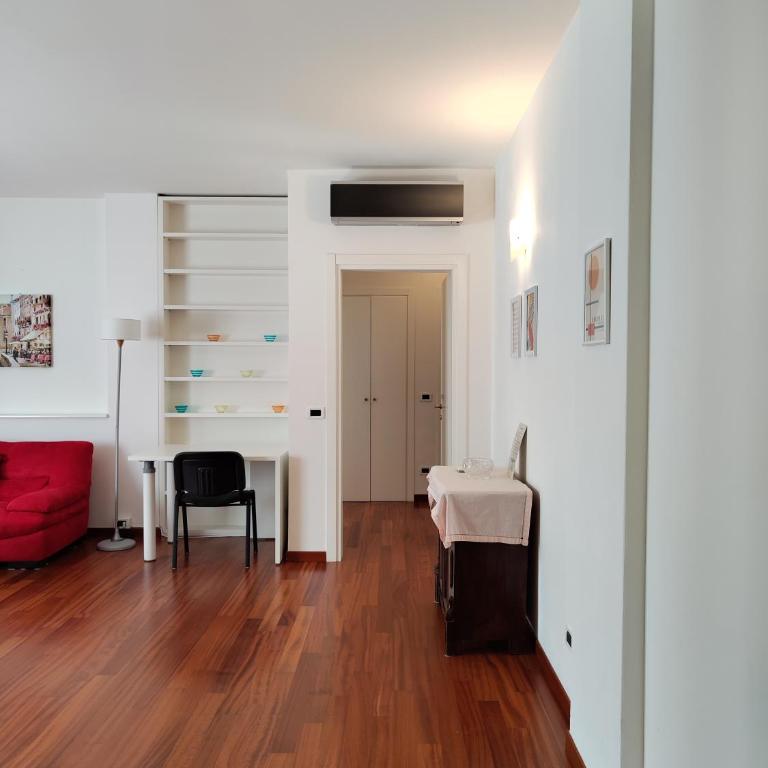 Your City Retreat - Two-Bedroom Apartment - 10