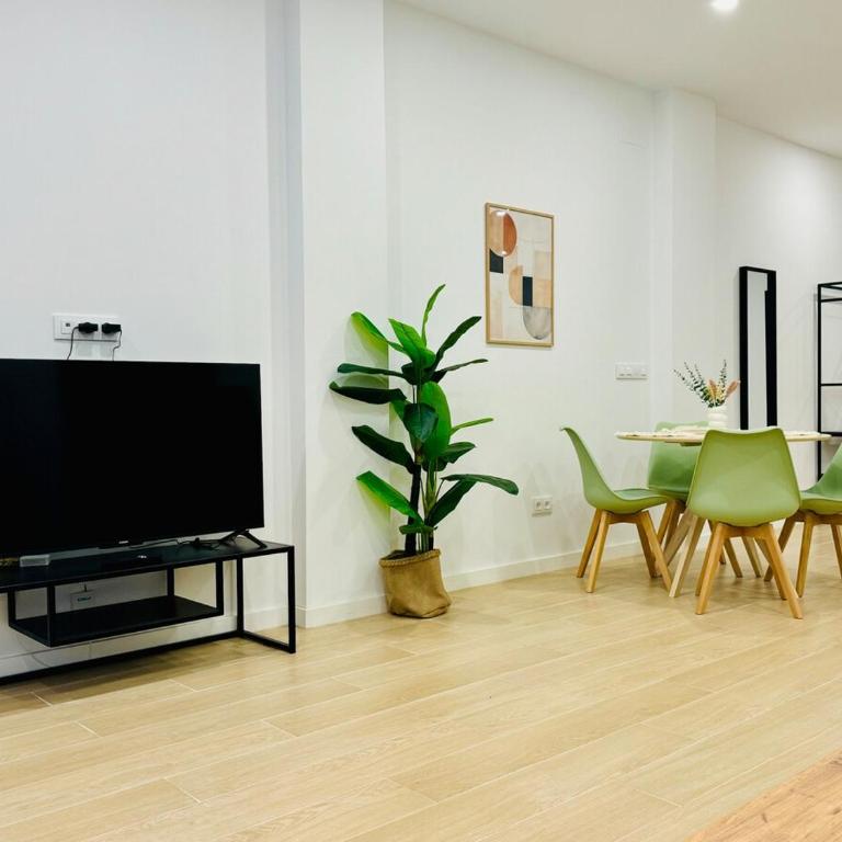 FLAT A - Wide & Cool Flat Next To Historic Center - One-Bedroom Apartment - 3