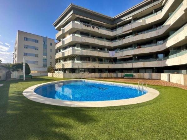 Hermoso piso en un paso de la Playa de Fenals con piscina - Casa con 1 dormitorio - 14