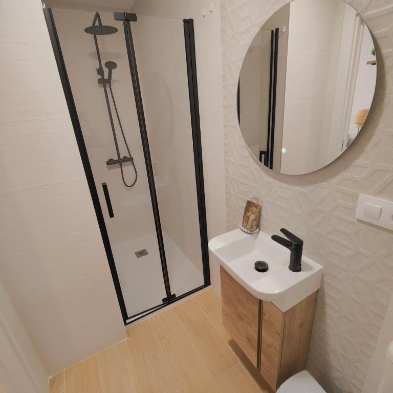Delfín - Entire Apt - Near Beach and Stadium by Río Turia Apartments - One-Bedroom Apartment - 15
