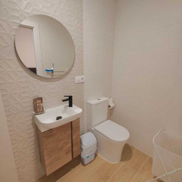 Delfín - Entire Apt - Near Beach and Stadium by Río Turia Apartments - One-Bedroom Apartment - 16