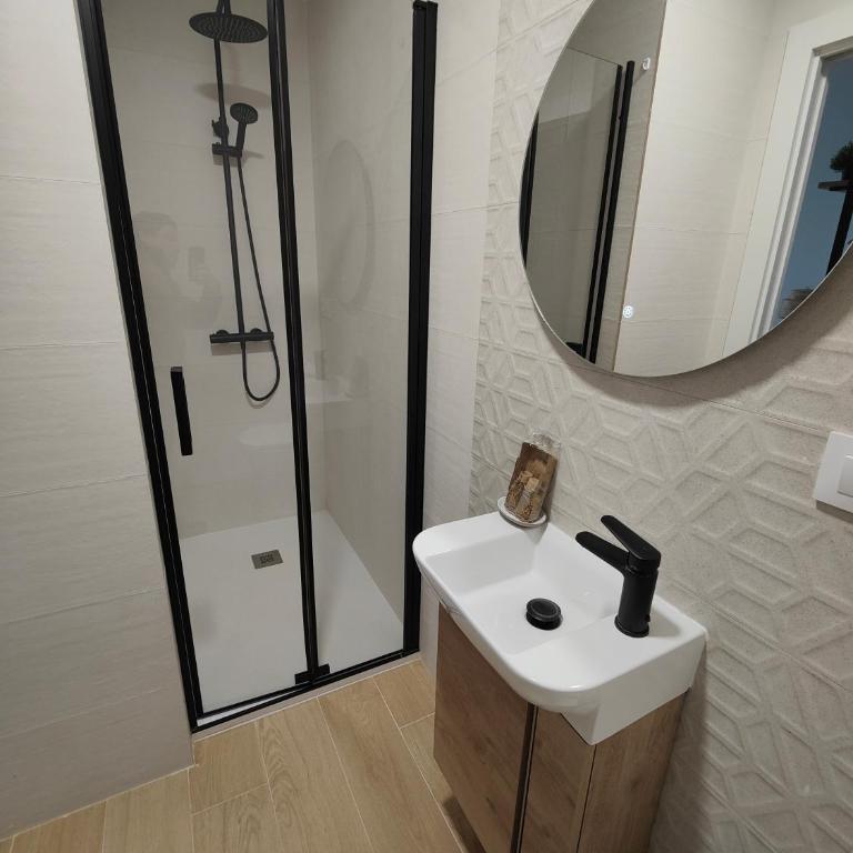 Delfín - Entire Apt - Near Beach and Stadium by Río Turia Apartments - One-Bedroom Apartment - 20